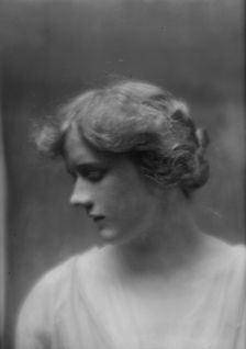 Graham, Margaret, portrait photograph, 1913. Creator: Arnold Genthe