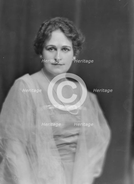 Graham, Belle, Miss, portrait photograph, 1916 Mar. 30. Creator: Arnold Genthe.