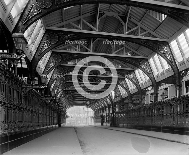 Grand Avenue, Smithfield Market, London.  Artist: Bedford Lemere and Company