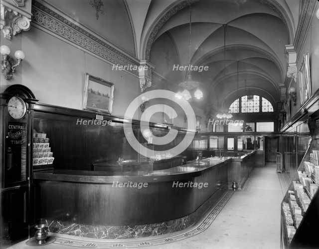 Grand Trunk Western Railroad, ticket office, Detroit, Mich., between 1905 and 1915. Creator: Unknown.