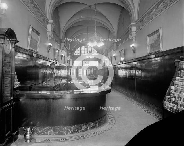 Grand Trunk Western Railroad, ticket office, Detroit, Mich., between 1905 and 1915. Creator: Unknown.