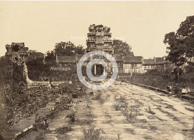 Grande Pagode Porte Ouest de la 1ère enceinte, 1866. Creator: Emile Gsell.