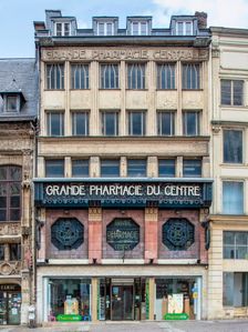 Grande Pharmacie du Centre, 29, place de la Cathédrale Pharmacie, Rouen, France, 2015. Artist: Alan John Ainsworth