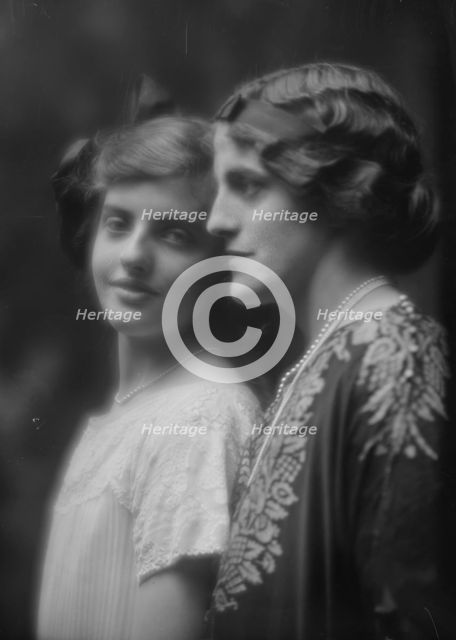 Graves, Antoinette, Miss, and Mrs. L.W. Graves, portrait photograph, 1913. Creator: Arnold Genthe.