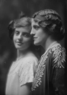 Graves, Antoinette, Miss, and Mrs. L.W. Graves, portrait photograph, 1913. Creator: Arnold Genthe