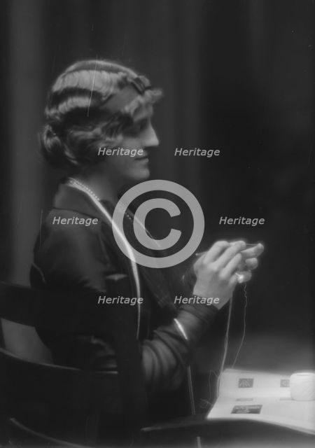 Graves, L.W., Mrs., portrait photograph, 1913. Creator: Arnold Genthe.