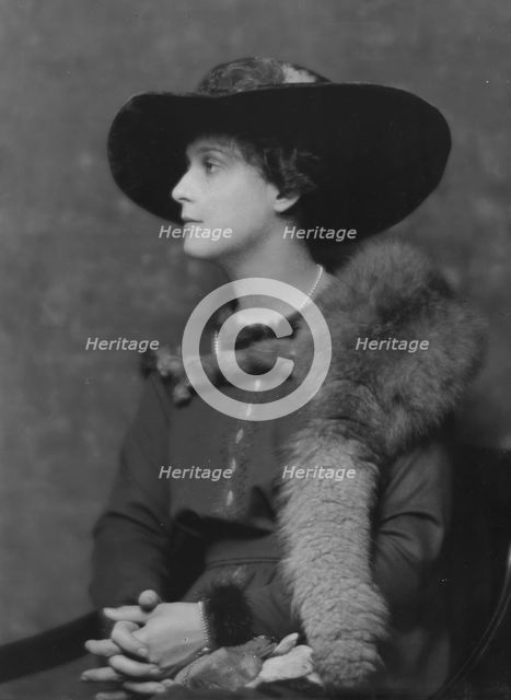 Graves, Robert, Mrs., portrait photograph, 1916. Creator: Arnold Genthe.