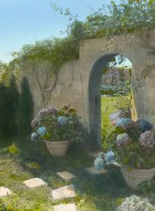 "Gray Gardens," Robert Carmer Hill house, Lily Pond Lane, East Hampton, New York, c1914. Creator: Frances Benjamin Johnston