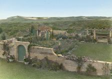 "Gray Gardens," Robert Carmer Hill house, Lily Pond Lane, East Hampton, New York, c1914. Creator: Frances Benjamin Johnston