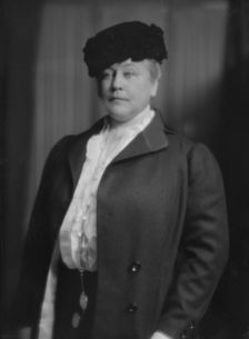 Gray, Horace, Mrs., portrait photograph, 1916 Jan. 13. Creator: Arnold Genthe