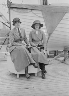 Graziella & Marta Peuser, 1916. Creator: Bain News Service