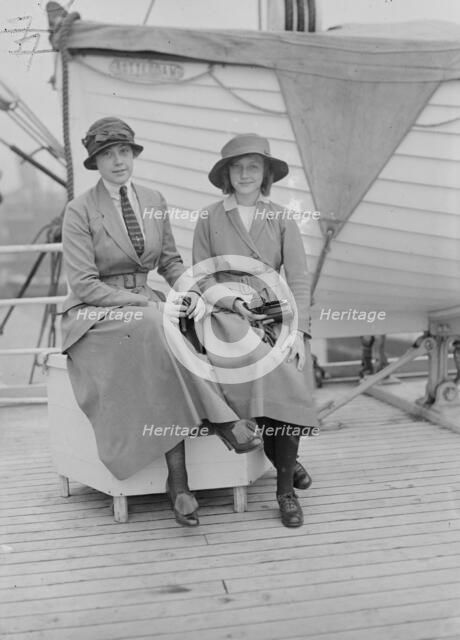 Graziella & Marta Peuser, 1916. Creator: Bain News Service.