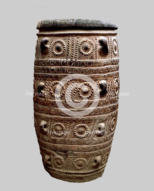 Great jar in the ruins of Knossos.