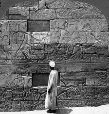 Great war reliefs sculptured in the wall at Karnak Temple, Thebes, Egypt 1905.Artist: Underwood & Underwood