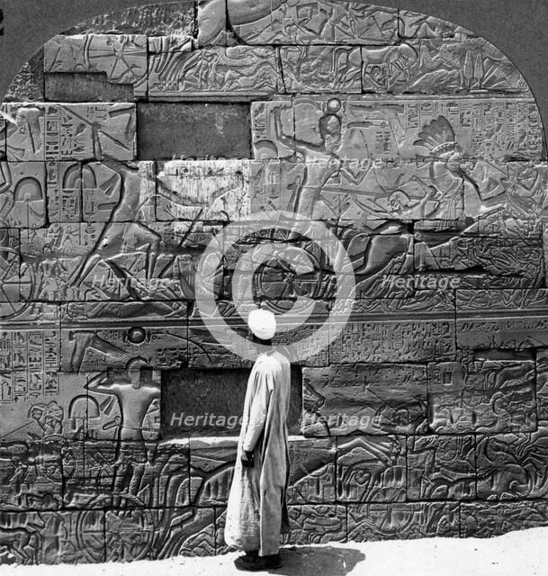 'Great war reliefs sculptured in the wall at Karnak Temple, Thebes, Egypt', 1905.Artist: Underwood & Underwood