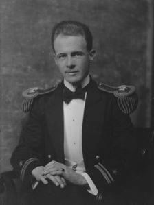 Green, O.C., Lt., portrait photograph, 1916 or 1917. Creator: Arnold Genthe