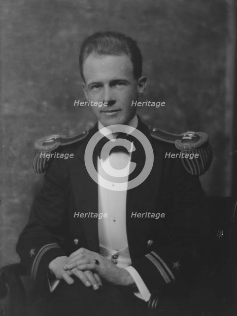 Green, O.C., Lt., portrait photograph, 1916 or 1917. Creator: Arnold Genthe.