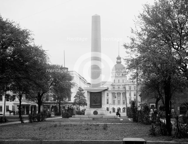 Green [sic] monument and City Hall, Savannah, Ga., between 1900 and 1910. Creator: Unknown.