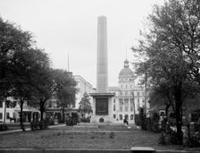 Green [sic] monument and City Hall, Savannah, Ga., between 1900 and 1910. Creator: Unknown