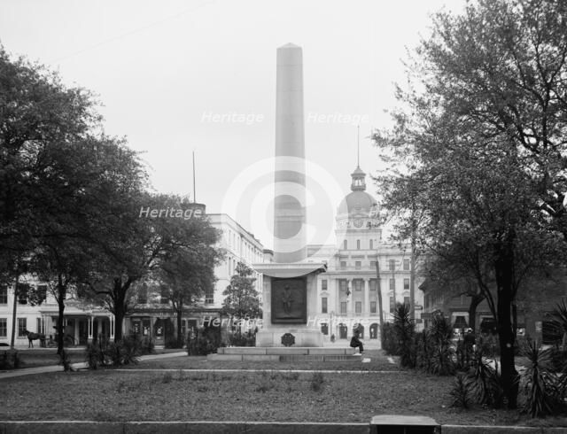 Green [sic] monument and City Hall, Savannah, Ga., between 1900 and 1910. Creator: Unknown.