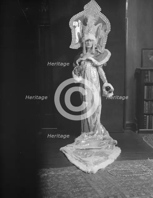 Greenwich Village follies, 1920 Sept. 8. Creator: Arnold Genthe.