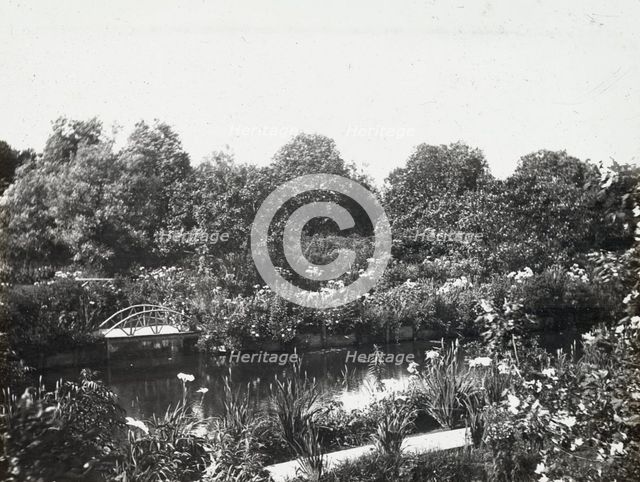 "Grey-Croft," Stephen Swete Cummins house, Huntting Lane, East Hampton, New York, 1913. Creator: Frances Benjamin Johnston.