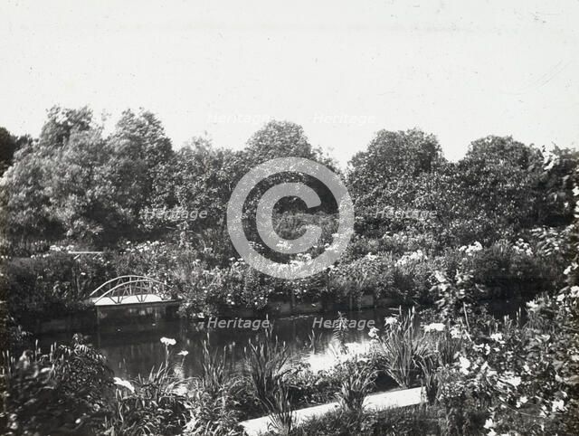 "Grey-Croft," Stephen Swete Cummins house, Huntting Lane, East Hampton, New York, 1913. Creator: Frances Benjamin Johnston.