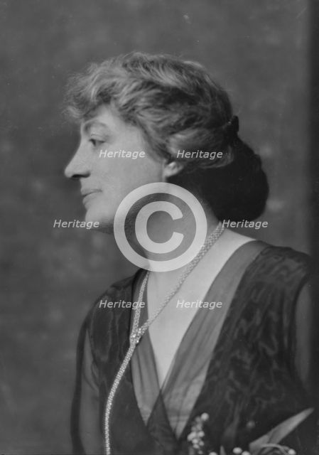 Griggs, Maitland, Mrs., portrait photograph, 1915. Creator: Arnold Genthe.