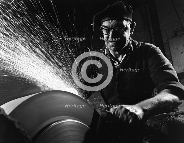 Grinding (sharpening), Everlast Garden tools, Sheffield, South Yorkshire, 1965. Creator: Michael Walters.