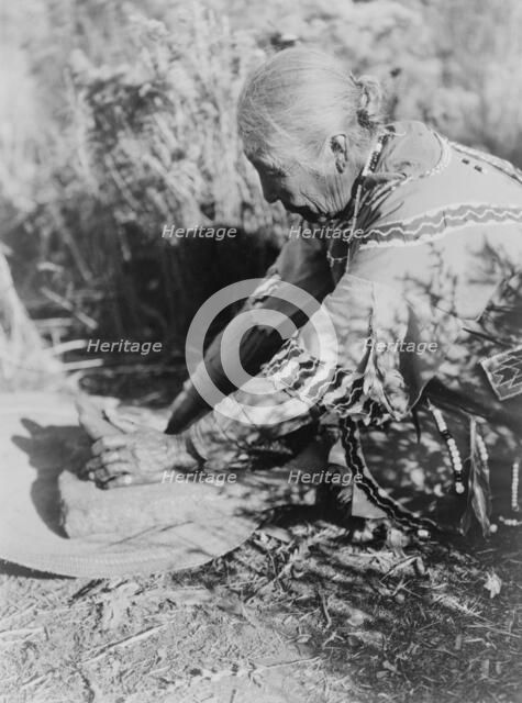 Grinding wokas-Klamath, c1923. Creator: Edward Sheriff Curtis.