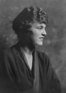 Gristede, E., Miss, portrait photograph, 1916. Creator: Arnold Genthe