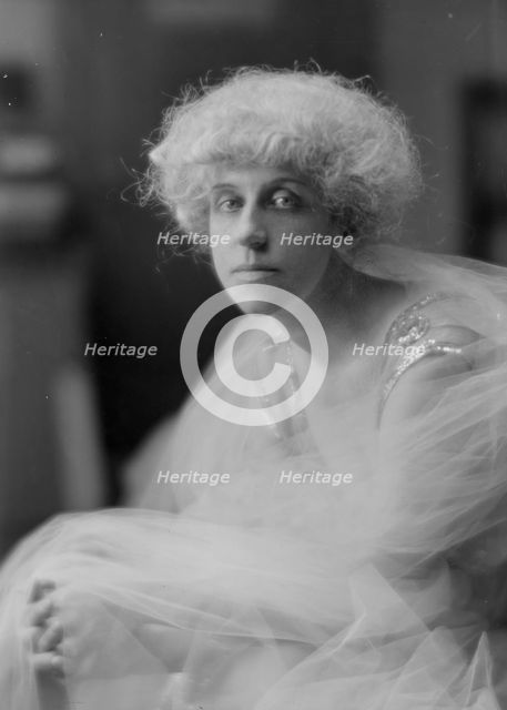 Groner, M.P., Mrs., portrait photograph, 1916 Apr. 21. Creator: Arnold Genthe.