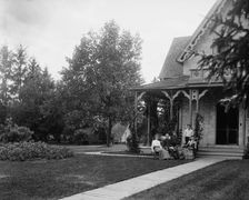 Group at Rio Vista, Grosse Ile, Mich., between 1900 and 1910. Creator: William H. Jackson
