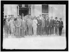 Group at White House, Washington, D.C., between 1913 and 1917. Creator: Harris & Ewing