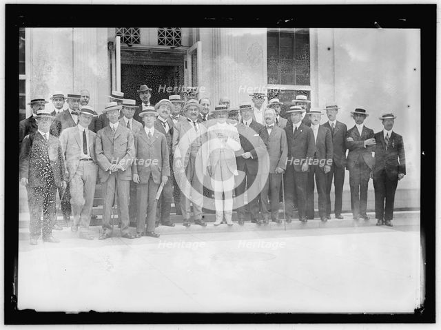 Group at White House, Washington, D.C., between 1913 and 1917. Creator: Harris & Ewing.