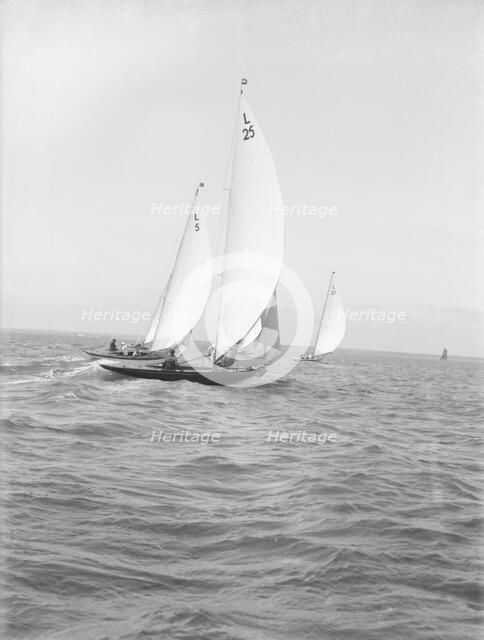 Group of 6 Metres racing downwind, 1914.  Creator: Kirk & Sons of Cowes.