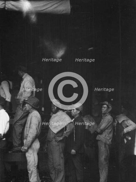 Group of laborers, New Orleans or Charleston, South Carolina, between 1920 and 1926. Creator: Arnold Genthe.