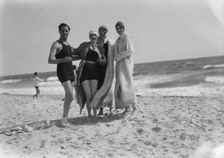 Group of people at Long Beach, New York, between 1896 and 1942. Creator: Arnold Genthe
