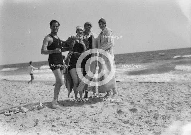 Group of people at Long Beach, New York, between 1896 and 1942. Creator: Arnold Genthe.