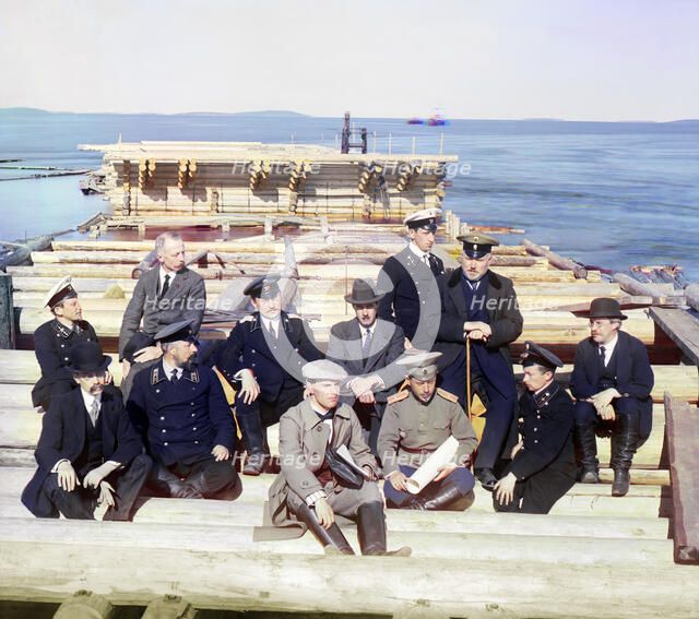 Group of railroad construction participants on the pier in Kem-Pristan, 1915. Creator: Sergey Mikhaylovich Prokudin-Gorsky.