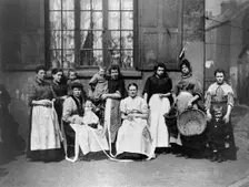 Group of women lace drawers, Knotted Alley, Narrow Marsh, Nottingham, Nottinghamshire, c1890. Creator: Unknown
