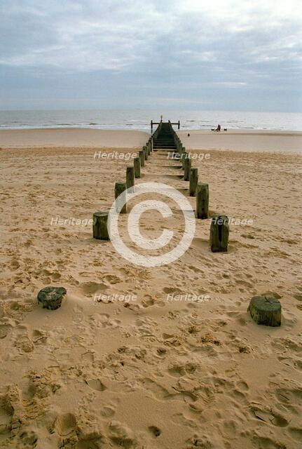 Groyne on Lowestoft beach, Suffolk, 2000. Artist: P Williams