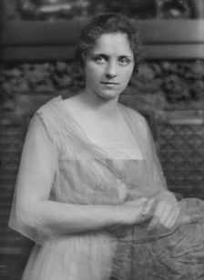 Guthrie, J., Miss, portrait photograph, 1916 May 12. Creator: Arnold Genthe