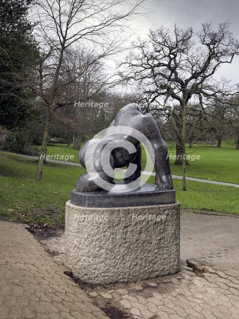 'Guy The Gorilla', sculpture by David Wynne, Crystal Palace Park, Sydenham, London, 2016. Artist: Chris Redgrave.