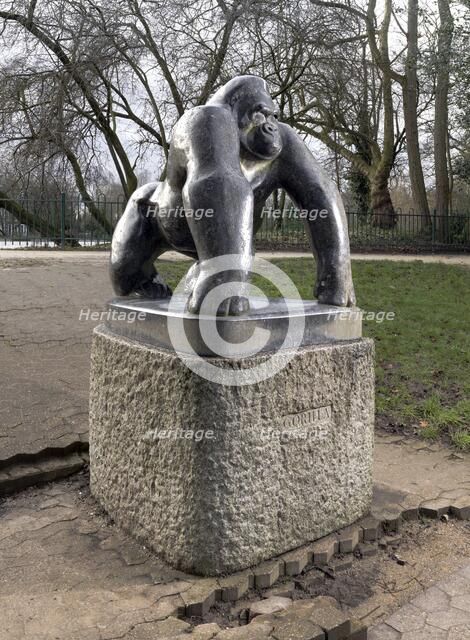 'Guy The Gorilla', sculpture by David Wynne, Crystal Palace Park, Sydenham, London, 2016. Artist: Chris Redgrave.