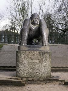 Guy The Gorilla sculpture by David Wynne, Crystal Palace Park, Sydenham, London, 2016. Artist: Chris Redgrave