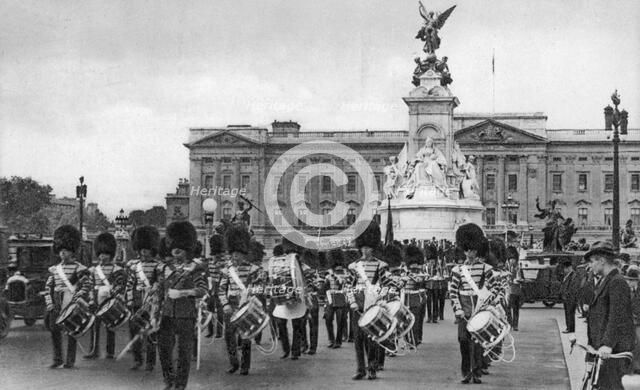 Guards in The Mall, London, early 20th century. Artist: Unknown