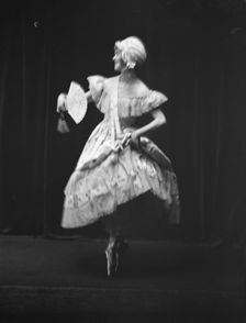 Gugi, Mrs. (Marion Vardi), 1918 June 5. Creator: Arnold Genthe
