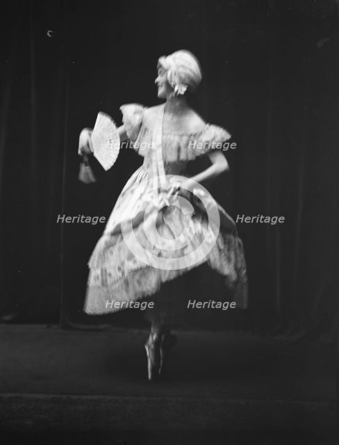Gugi, Mrs. (Marion Vardi), 1918 June 5. Creator: Arnold Genthe.