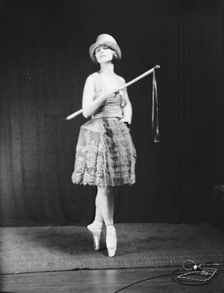 Gugi, Mrs. (Marion Vardi), 1922 July 17. Creator: Arnold Genthe
